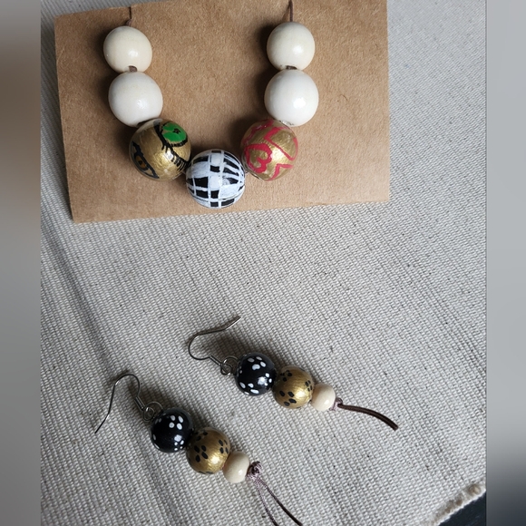 New handmade Necklace and earrings set - Picture 5 of 9